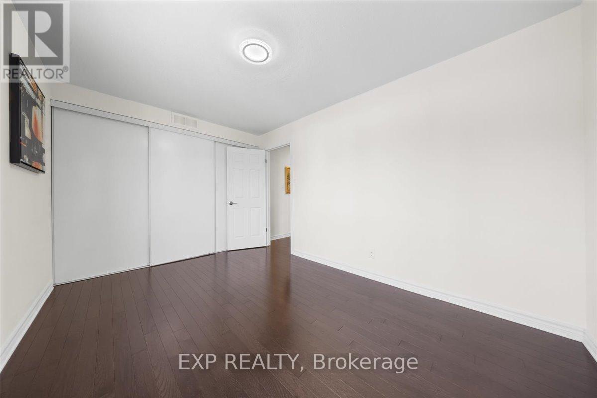 300 Grayburn Way, Ottawa, Ontario  K2J 0V8 - Photo 25 - X12404728