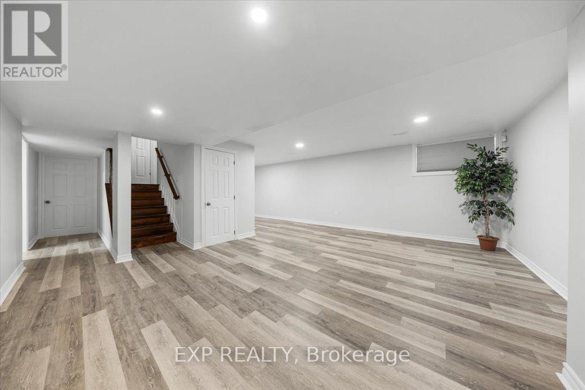 300 Grayburn Way, Ottawa, Ontario  K2J 0V8 - Photo 37 - X12404728