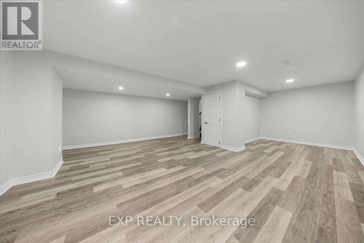 300 Grayburn Way, Ottawa, Ontario  K2J 0V8 - Photo 38 - X12404728