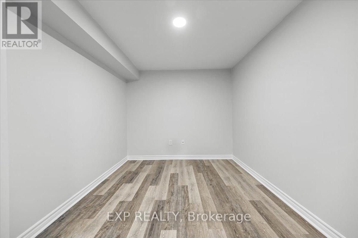 300 Grayburn Way, Ottawa, Ontario  K2J 0V8 - Photo 39 - X12404728
