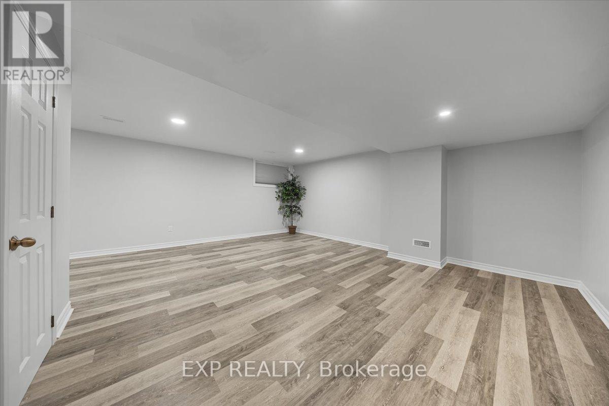 300 Grayburn Way, Ottawa, Ontario  K2J 0V8 - Photo 41 - X12404728