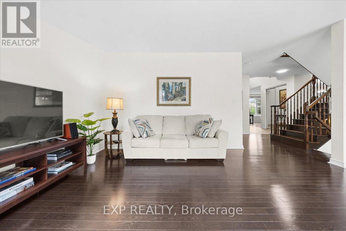 300 Grayburn Way, Ottawa, Ontario  K2J 0V8 - Photo 6 - X12404728