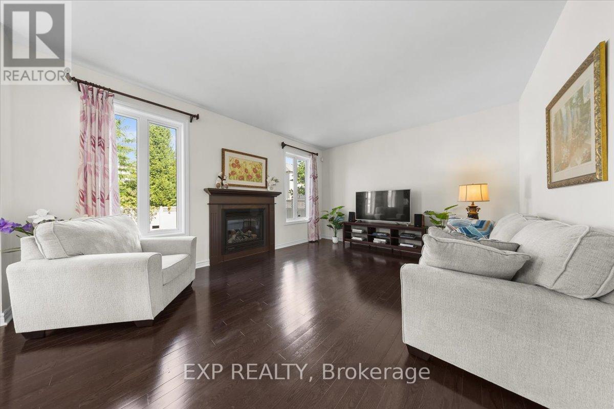 300 Grayburn Way, Ottawa, Ontario  K2J 0V8 - Photo 7 - X12404728