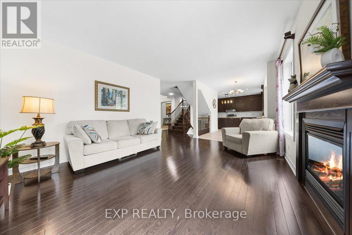 300 Grayburn Way, Ottawa, Ontario  K2J 0V8 - Photo 8 - X12404728