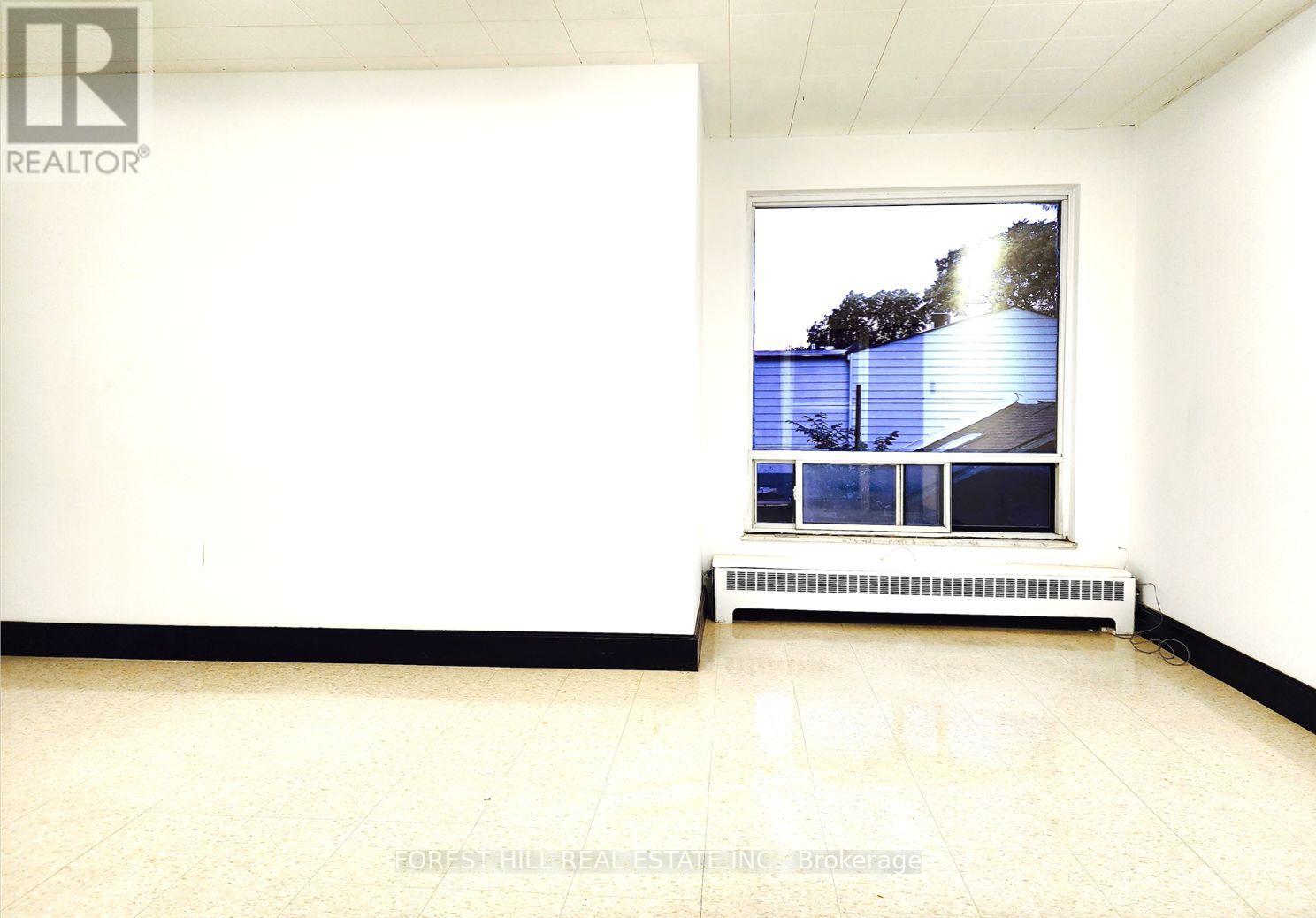 300 - 226 Bathurst Street, Toronto, Ontario  M5T 2R9 - Photo 2 - C12404531