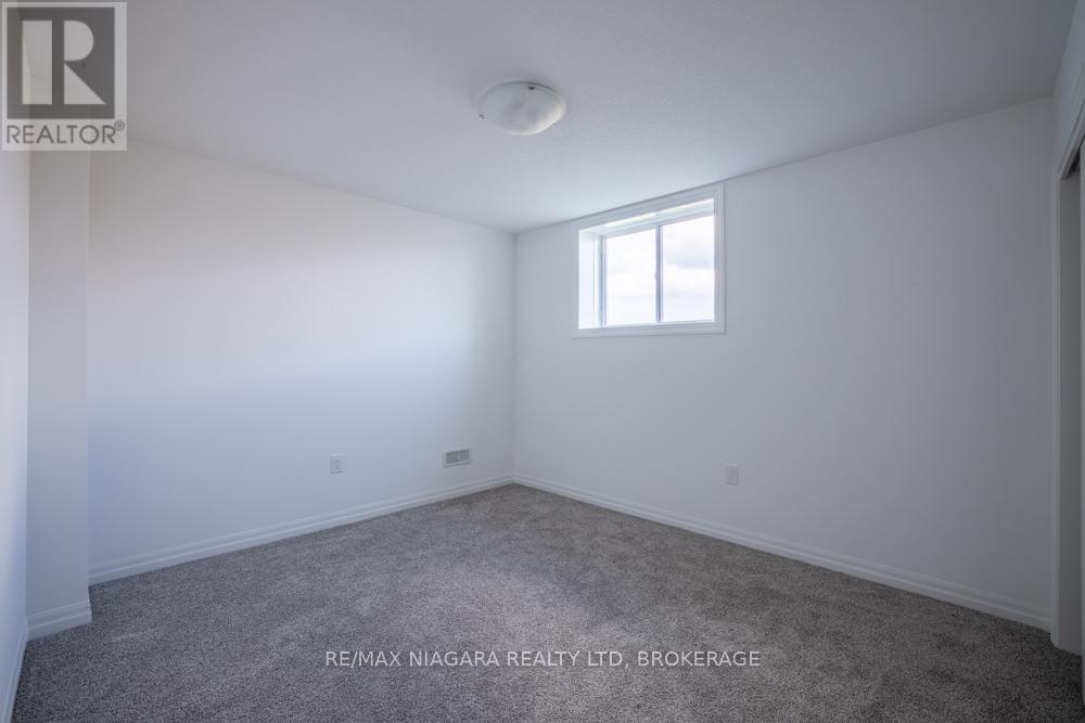 Lower - 158 Hillcrest Road, Port Colborne, Ontario  L3K 6E4 - Photo 4 - X12404587