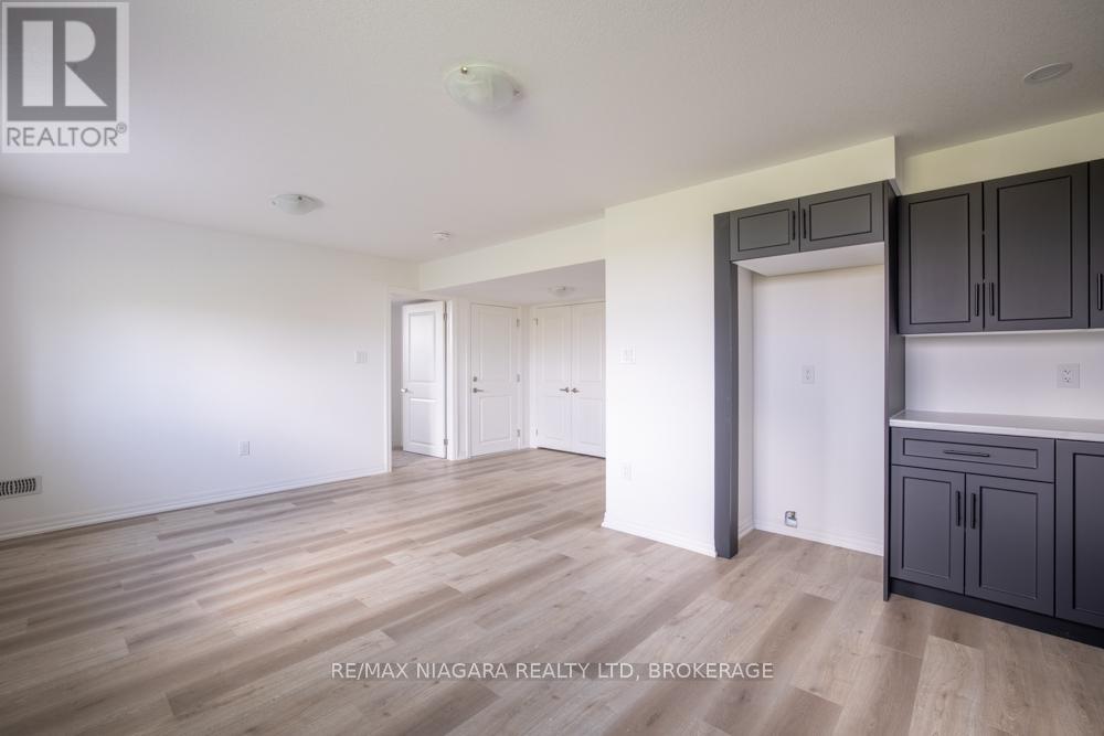 Lower - 158 Hillcrest Road, Port Colborne, Ontario  L3K 6E4 - Photo 8 - X12404587