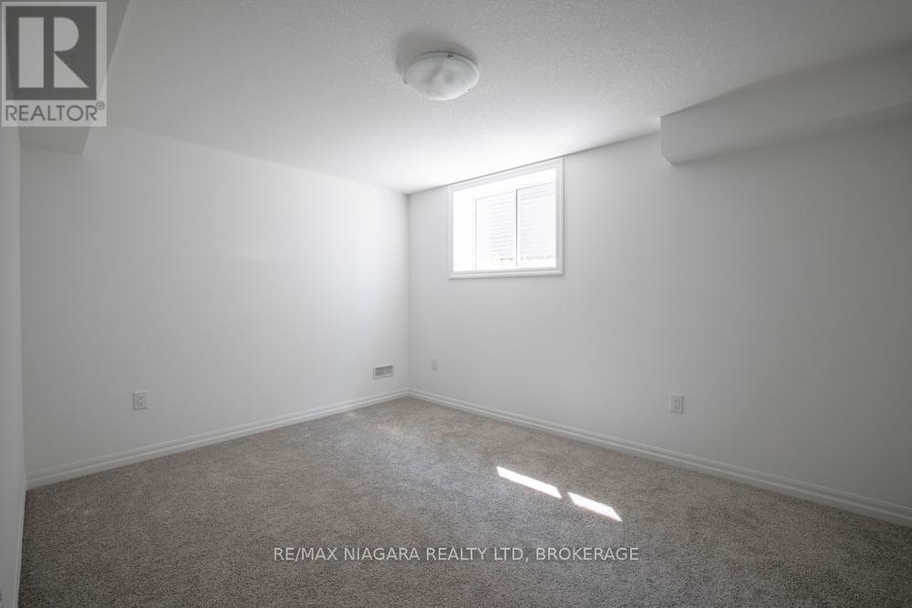 Lower - 158 Hillcrest Road, Port Colborne, Ontario  L3K 6E4 - Photo 9 - X12404587