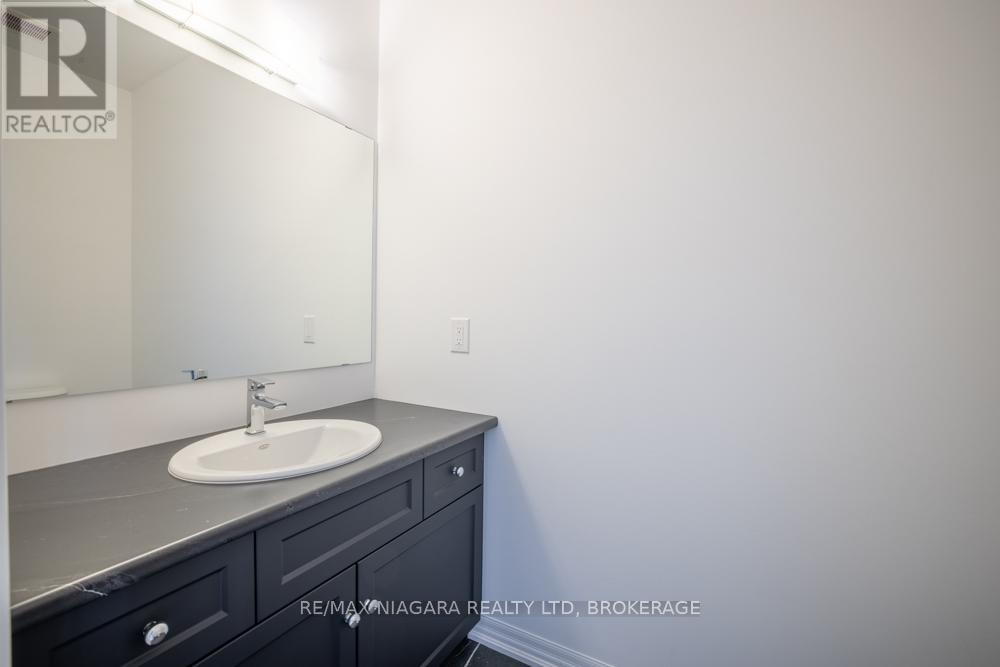 Main - 158 Hillcrest Road, Port Colborne, Ontario  L3K 6E4 - Photo 10 - X12404591