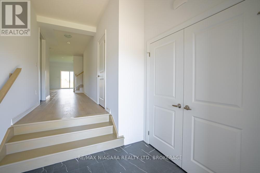 Main - 158 Hillcrest Road, Port Colborne, Ontario  L3K 6E4 - Photo 2 - X12404591