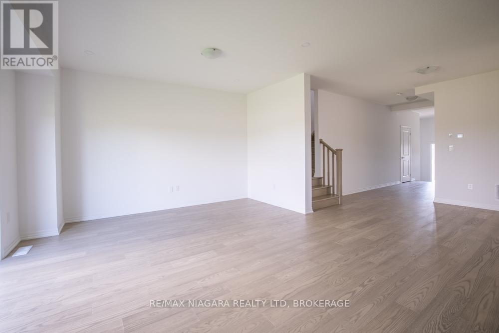 Main - 158 Hillcrest Road, Port Colborne, Ontario  L3K 6E4 - Photo 5 - X12404591