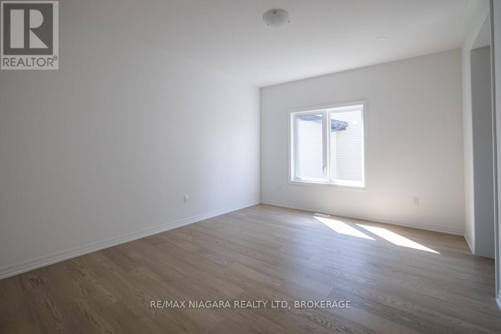 Main - 158 Hillcrest Road, Port Colborne, Ontario  L3K 6E4 - Photo 7 - X12404591