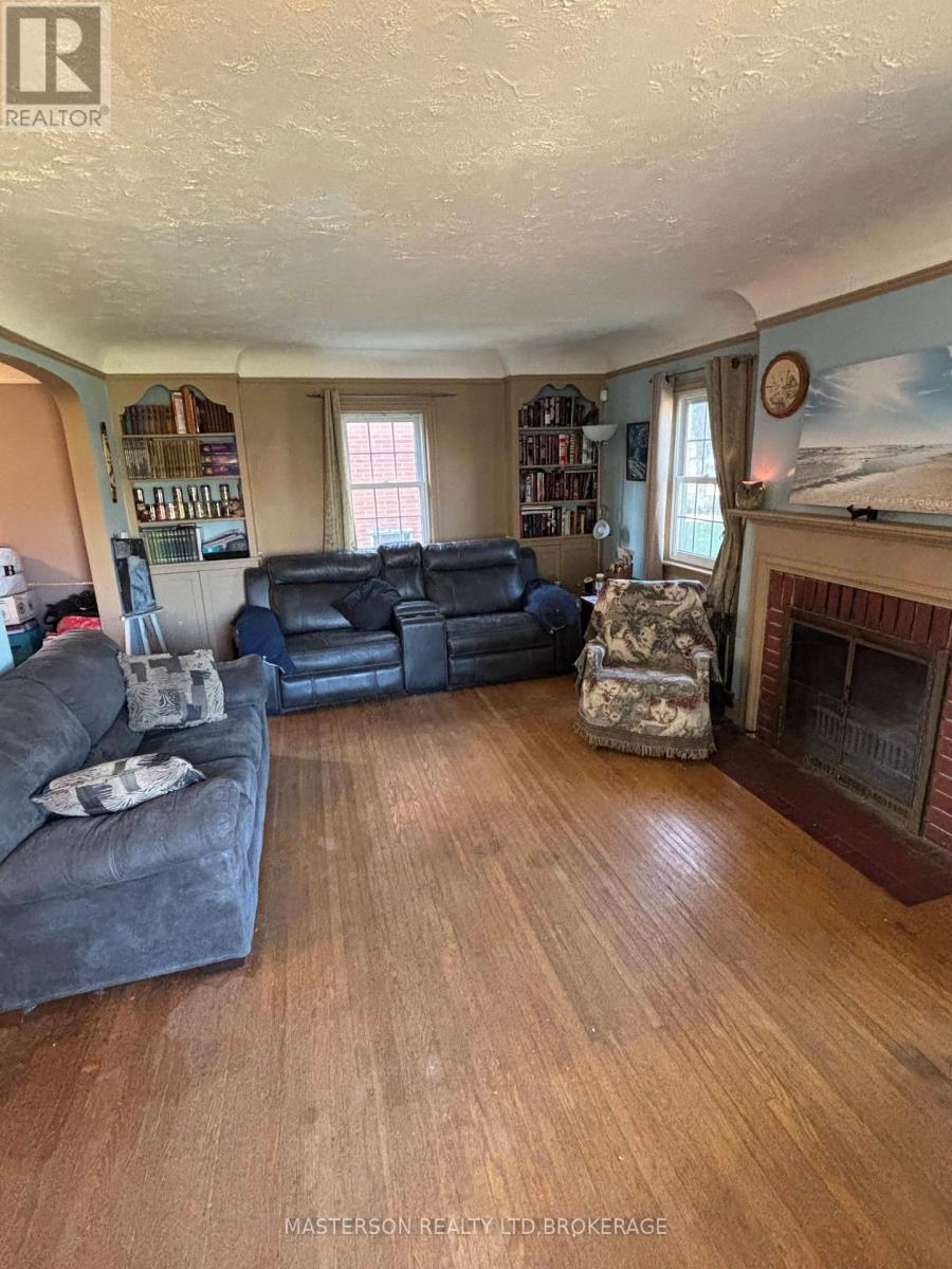 12 Chestnut Street E, St. Catharines, Ontario  L2T 1G5 - Photo 12 - X12404600