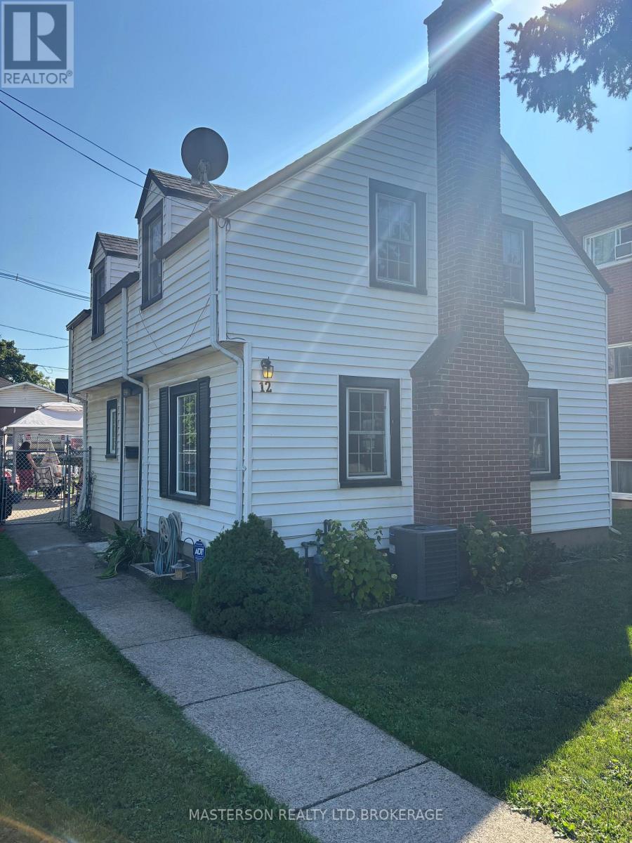 12 Chestnut Street E, St. Catharines, Ontario  L2T 1G5 - Photo 3 - X12404600