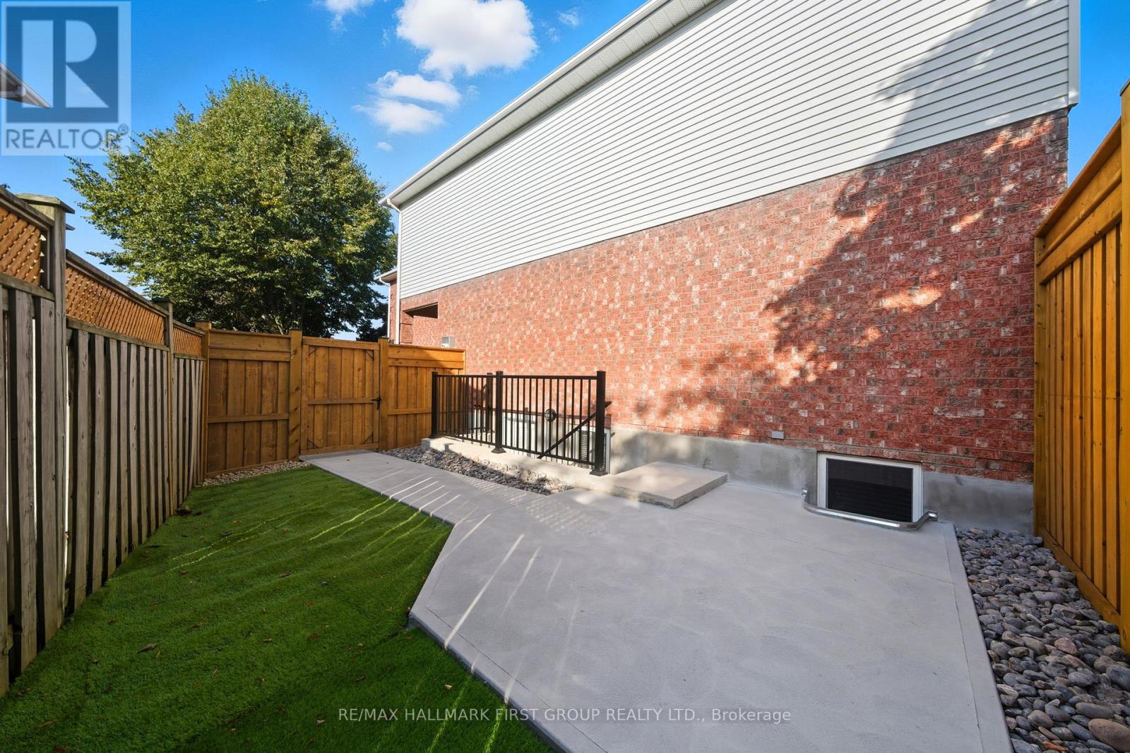 126 Buyson Crescent, Clarington, Ontario  L1E 2H6 - Photo 5 - E12404582