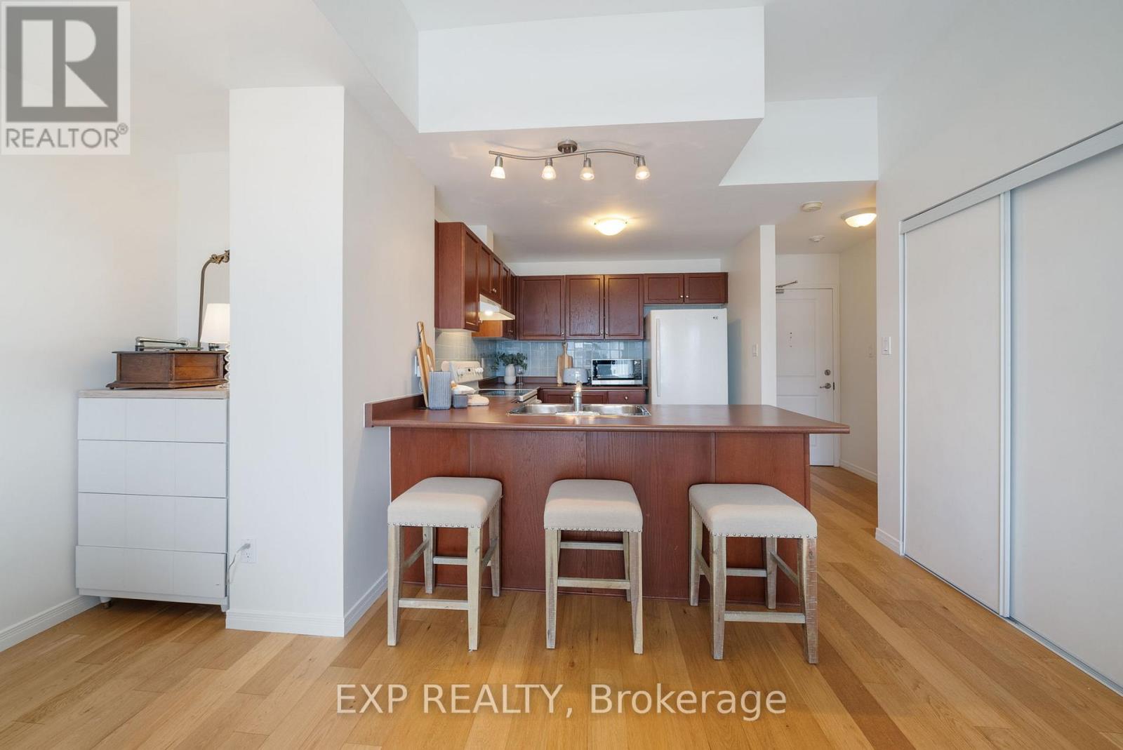 309 - 145 Third Street, Cobourg, Ontario  K9A 5X1 - Photo 11 - X12404730