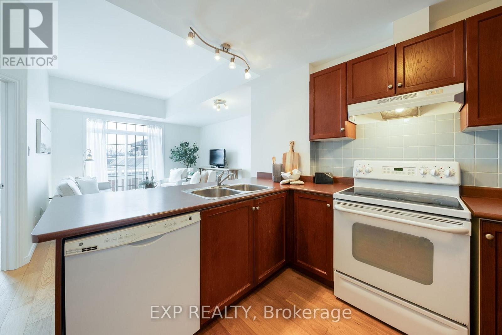 309 - 145 Third Street, Cobourg, Ontario  K9A 5X1 - Photo 5 - X12404730