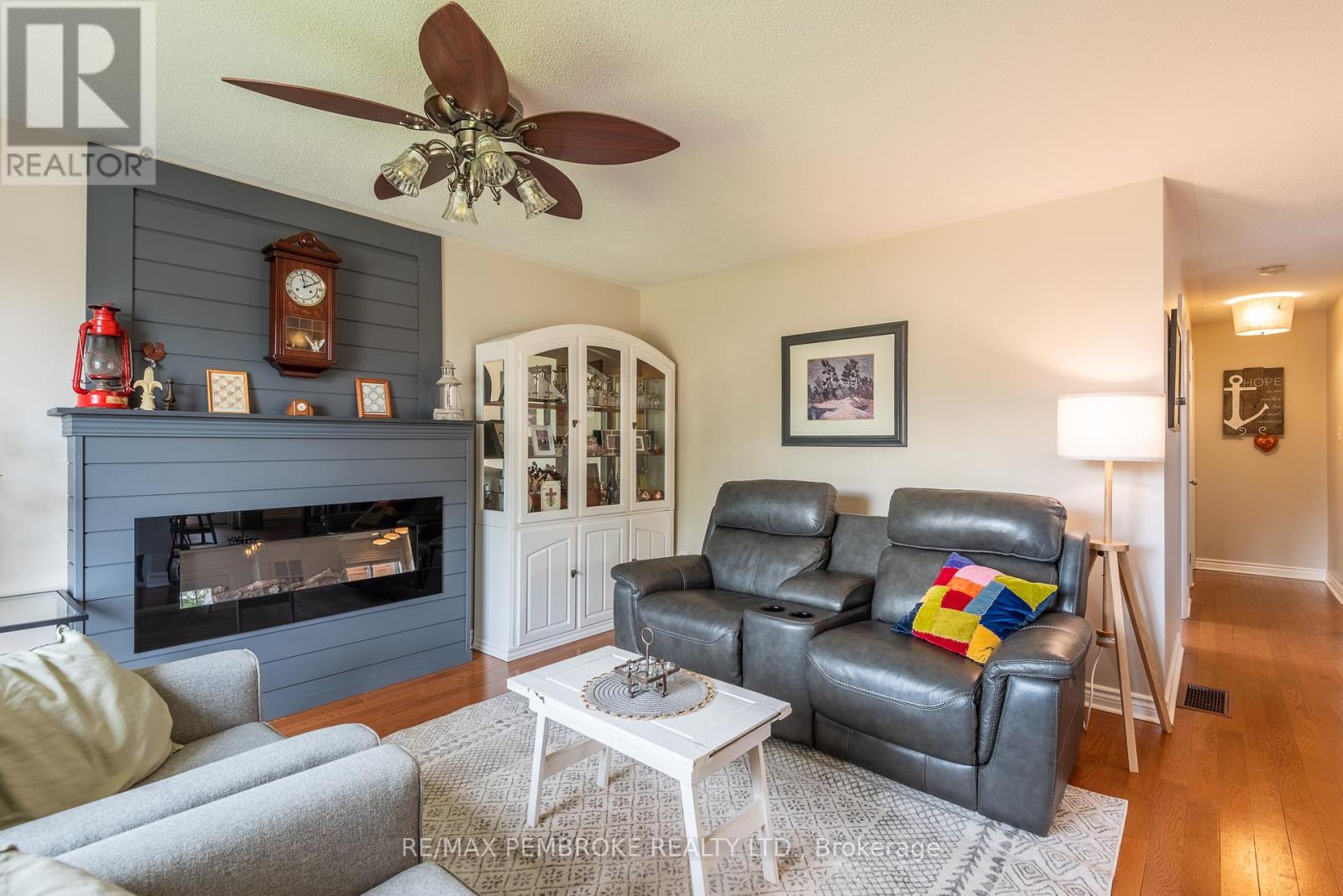 47 Mohns Avenue, Petawawa, Ontario  K8H 2H1 - Photo 16 - X12404660