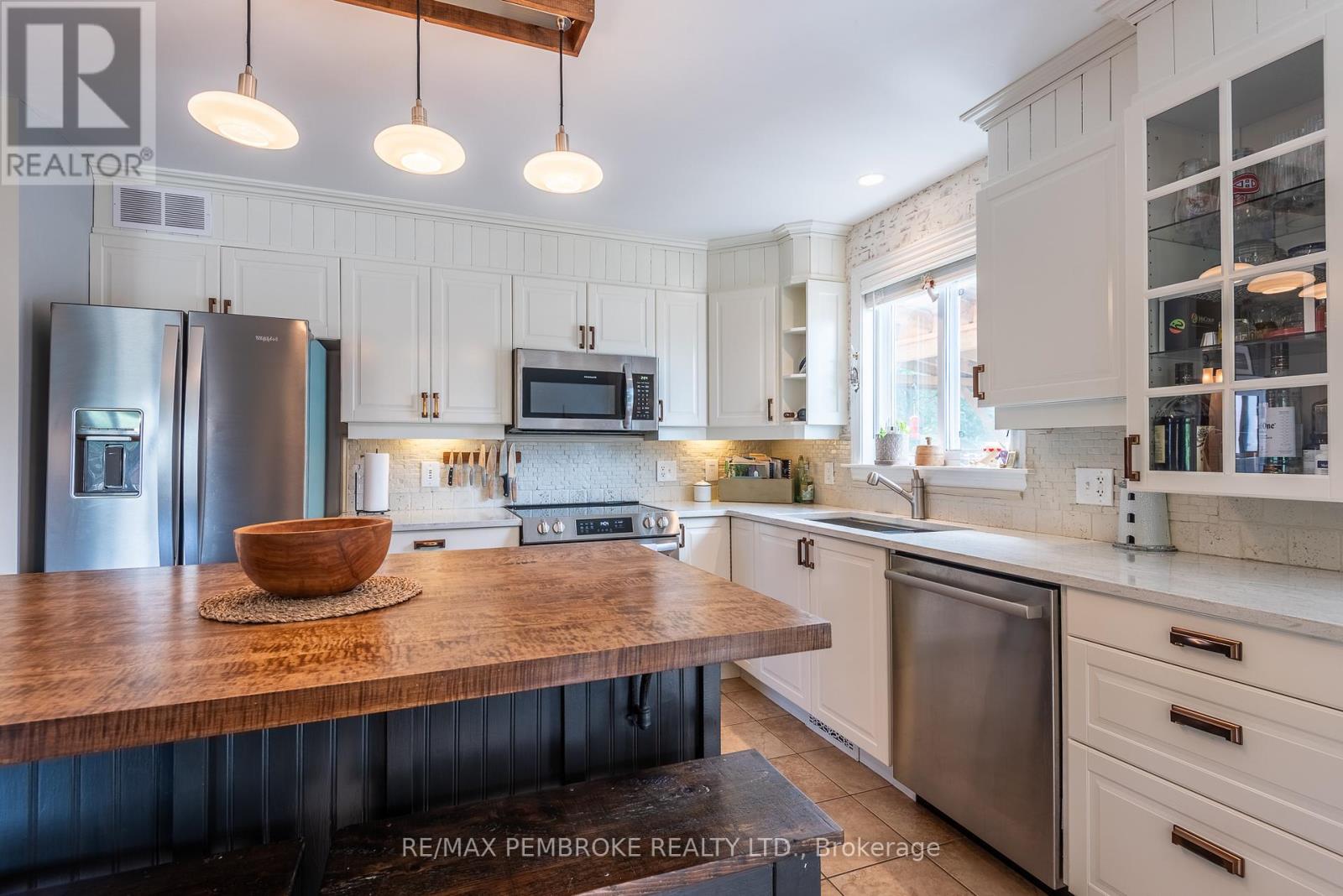 47 Mohns Avenue, Petawawa, Ontario  K8H 2H1 - Photo 21 - X12404660