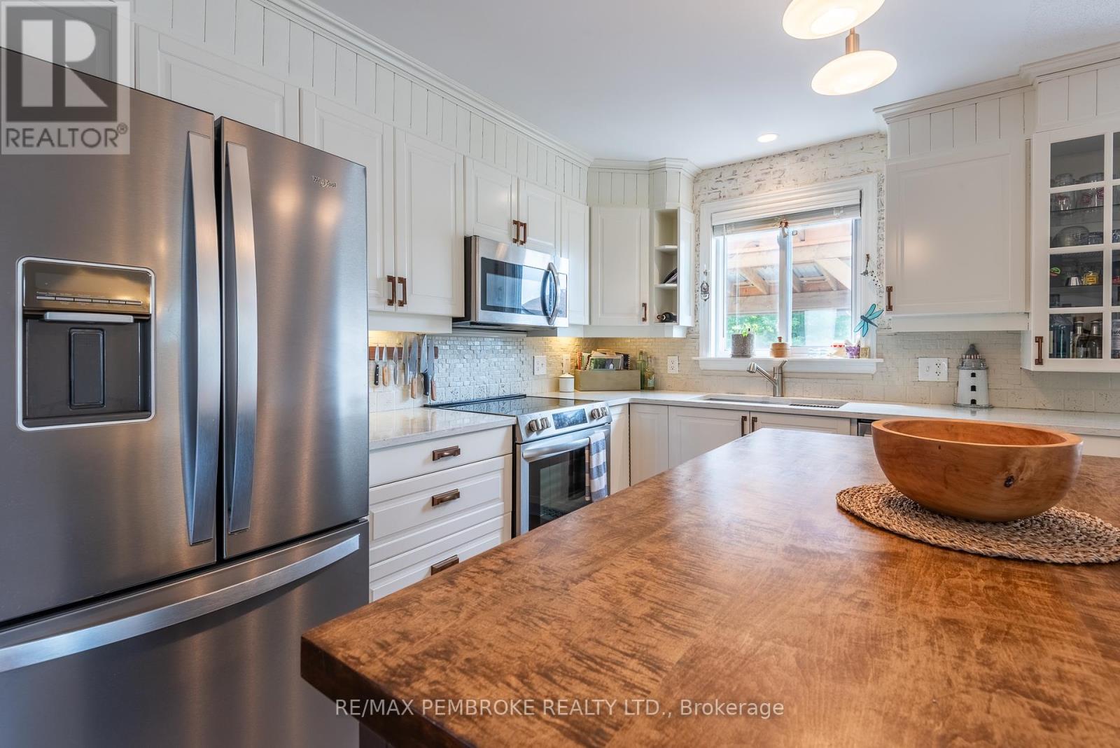 47 Mohns Avenue, Petawawa, Ontario  K8H 2H1 - Photo 23 - X12404660