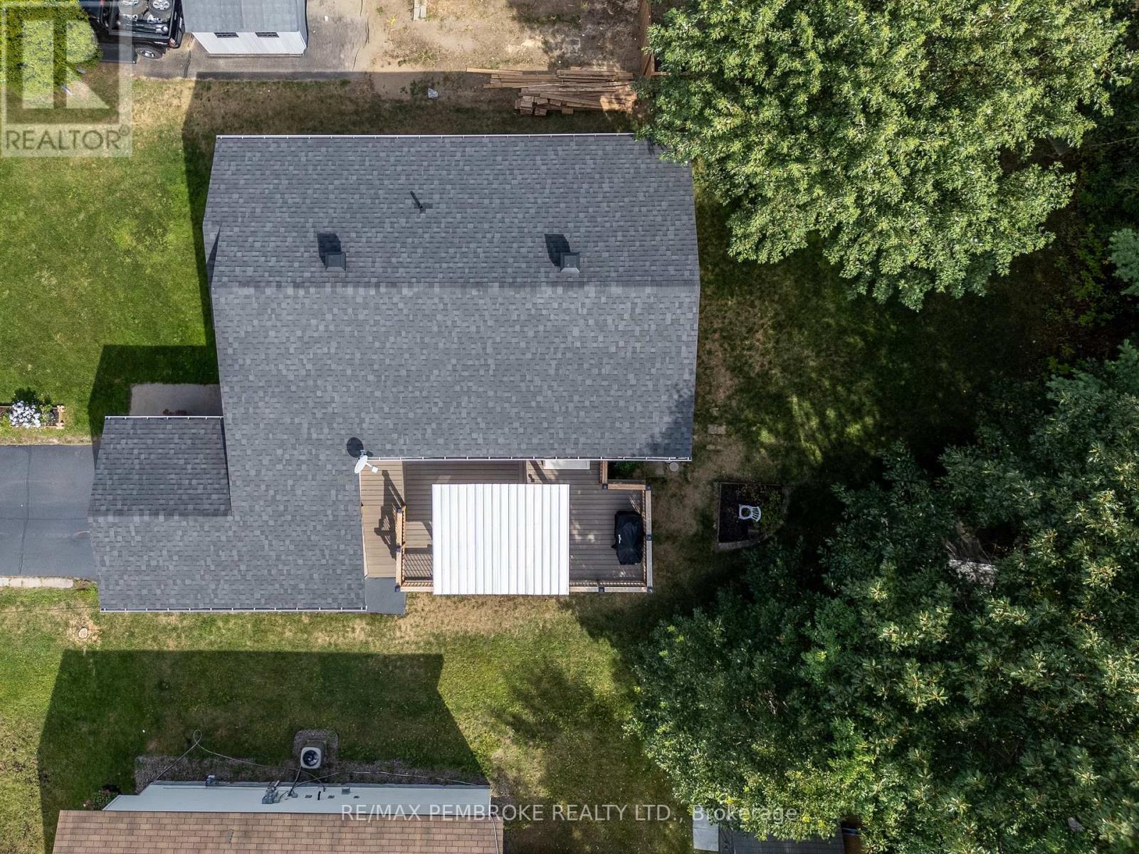 47 Mohns Avenue, Petawawa, Ontario  K8H 2H1 - Photo 3 - X12404660