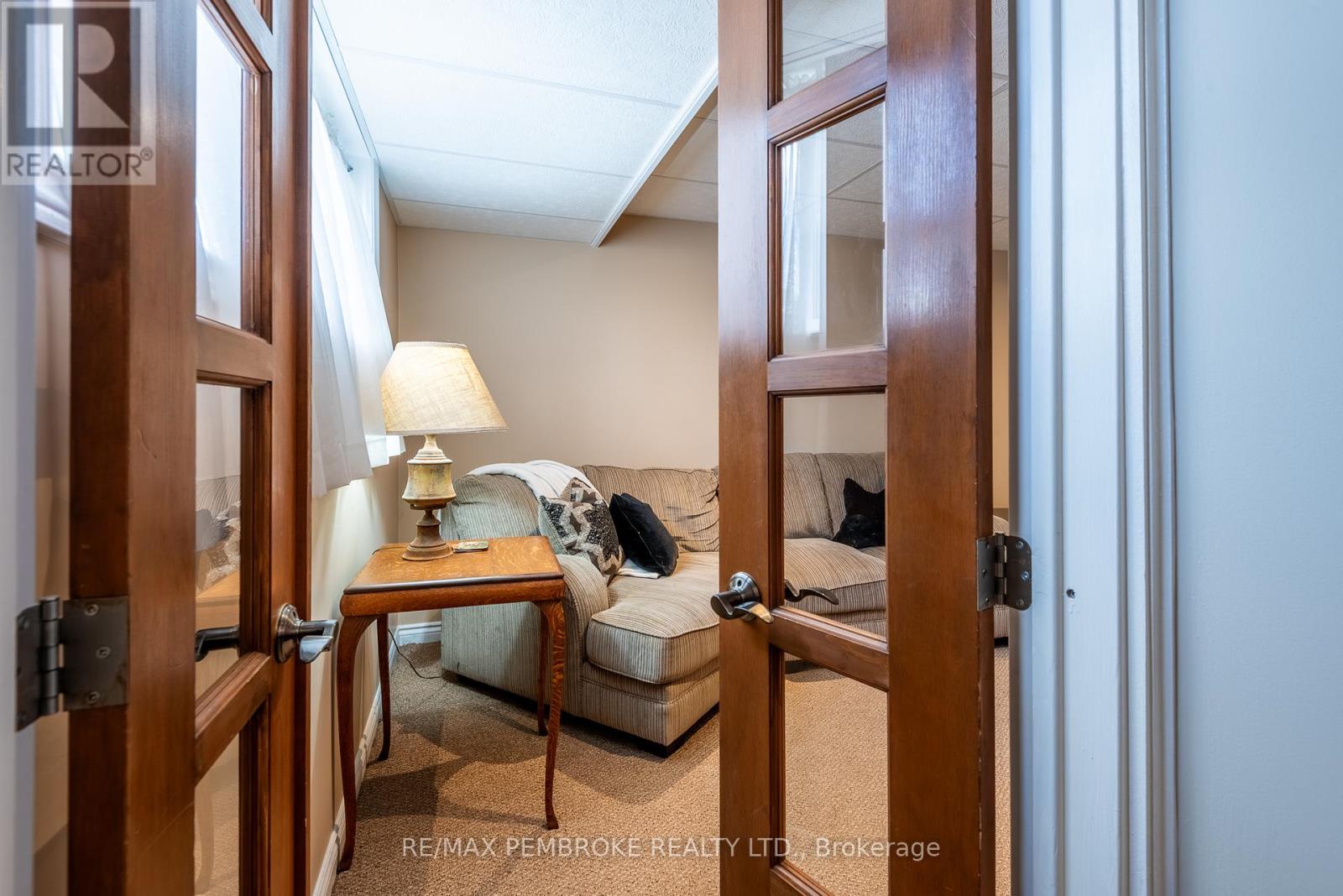 47 Mohns Avenue, Petawawa, Ontario  K8H 2H1 - Photo 33 - X12404660