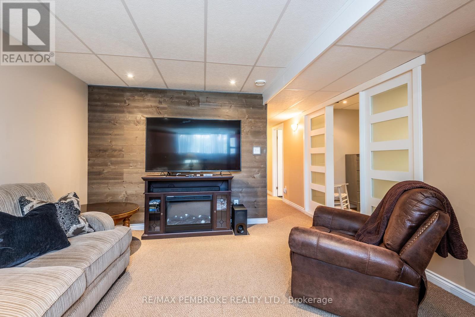 47 Mohns Avenue, Petawawa, Ontario  K8H 2H1 - Photo 34 - X12404660