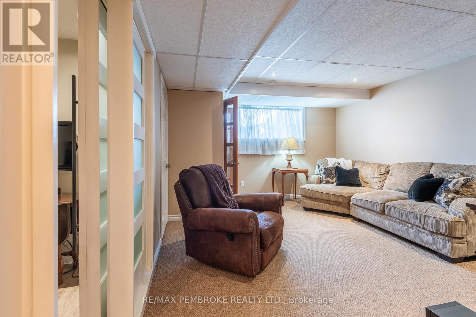 47 Mohns Avenue, Petawawa, Ontario  K8H 2H1 - Photo 35 - X12404660