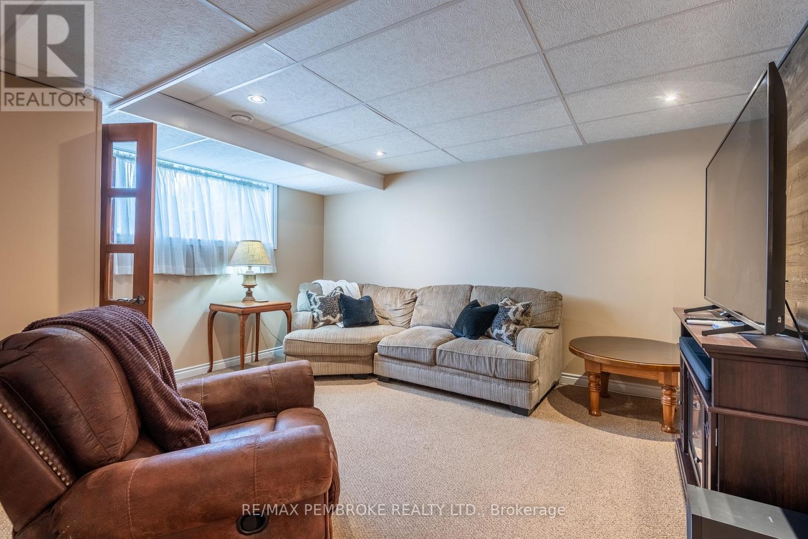 47 Mohns Avenue, Petawawa, Ontario  K8H 2H1 - Photo 36 - X12404660