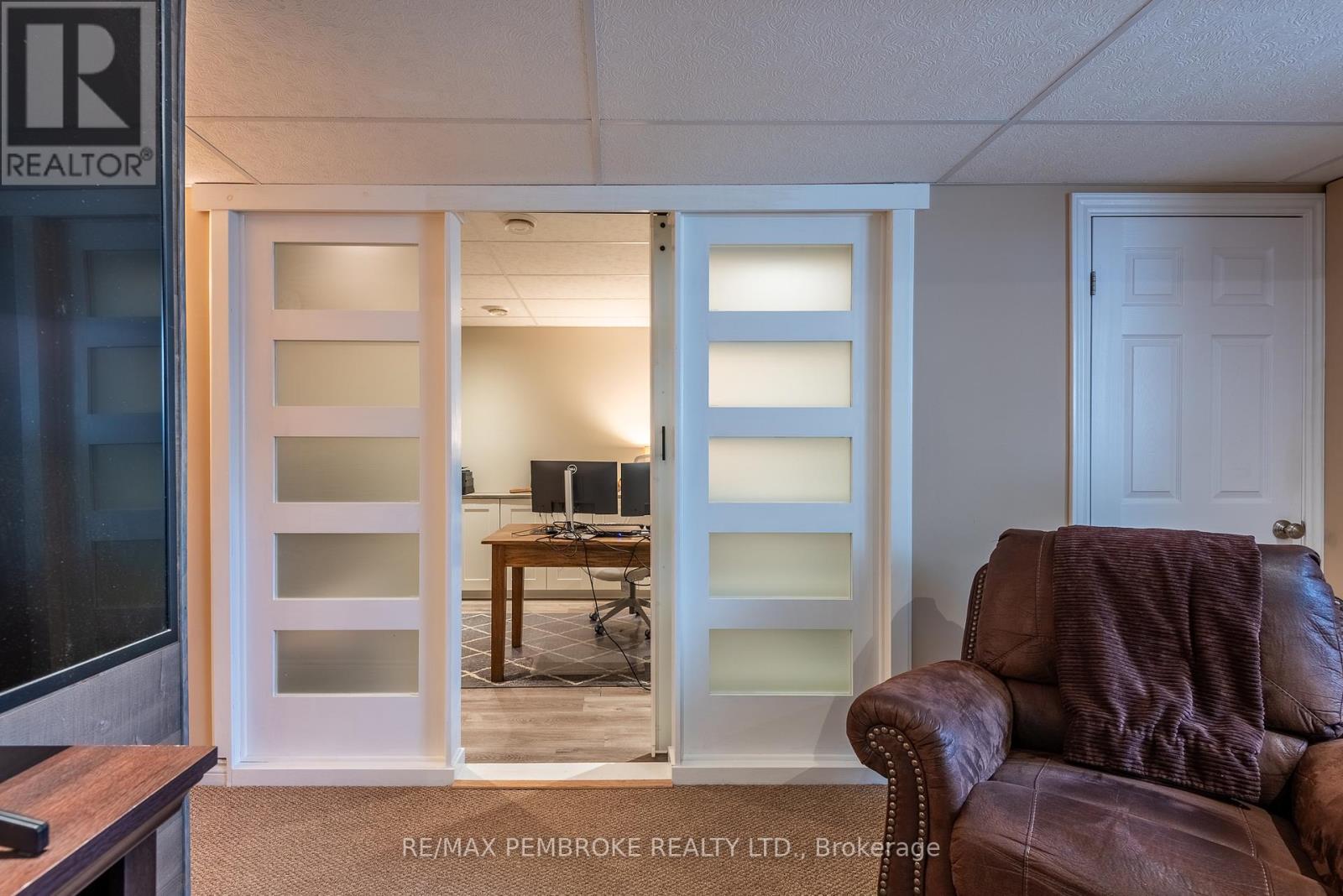 47 Mohns Avenue, Petawawa, Ontario  K8H 2H1 - Photo 37 - X12404660