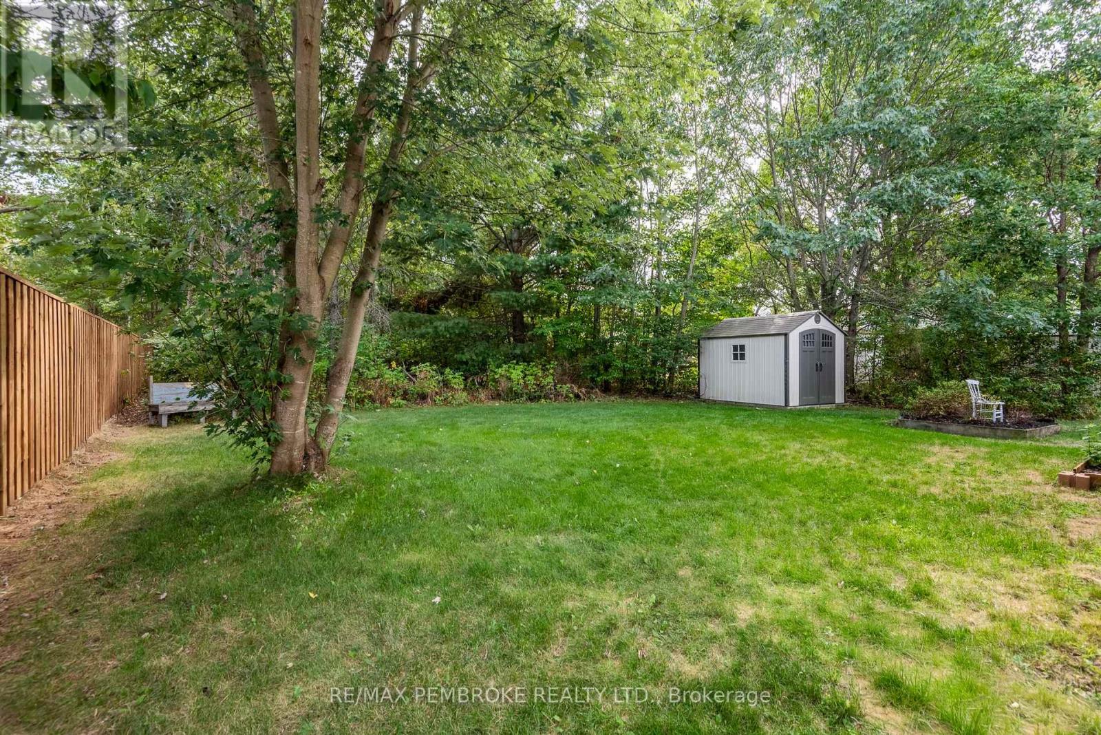 47 Mohns Avenue, Petawawa, Ontario  K8H 2H1 - Photo 4 - X12404660