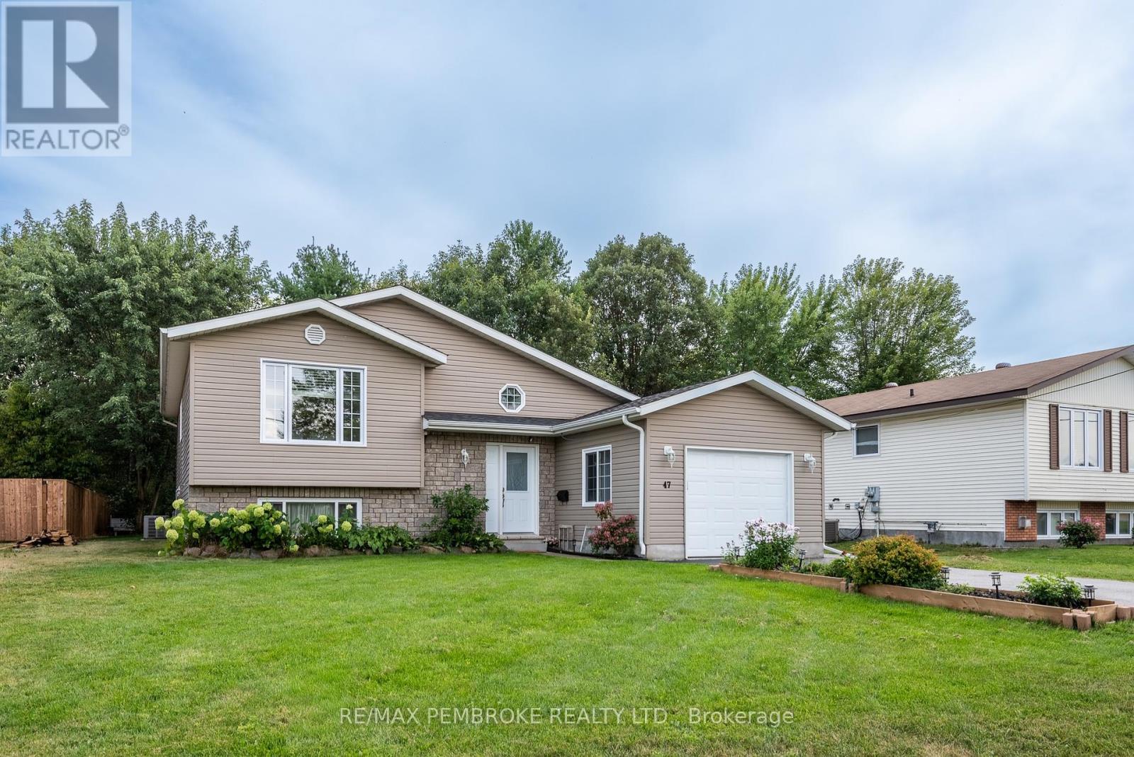 47 Mohns Avenue, Petawawa, Ontario  K8H 2H1 - Photo 46 - X12404660