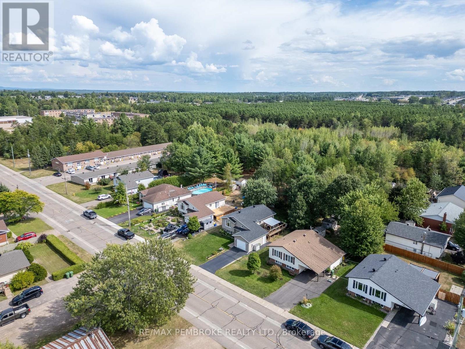 47 Mohns Avenue, Petawawa, Ontario  K8H 2H1 - Photo 48 - X12404660