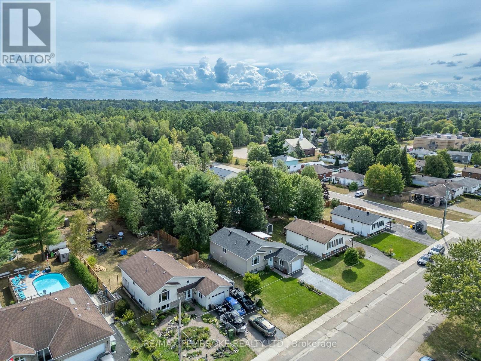 47 Mohns Avenue, Petawawa, Ontario  K8H 2H1 - Photo 49 - X12404660