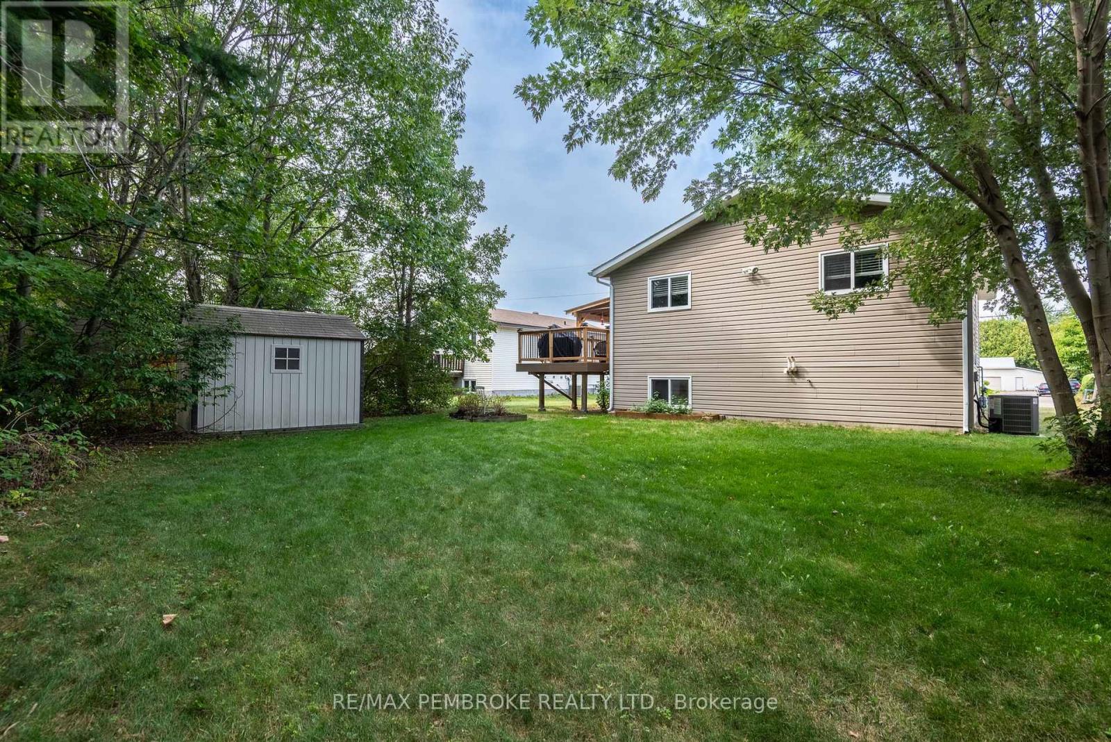 47 Mohns Avenue, Petawawa, Ontario  K8H 2H1 - Photo 5 - X12404660