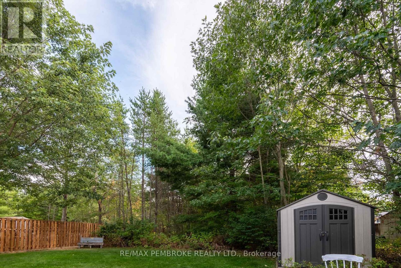47 Mohns Avenue, Petawawa, Ontario  K8H 2H1 - Photo 6 - X12404660