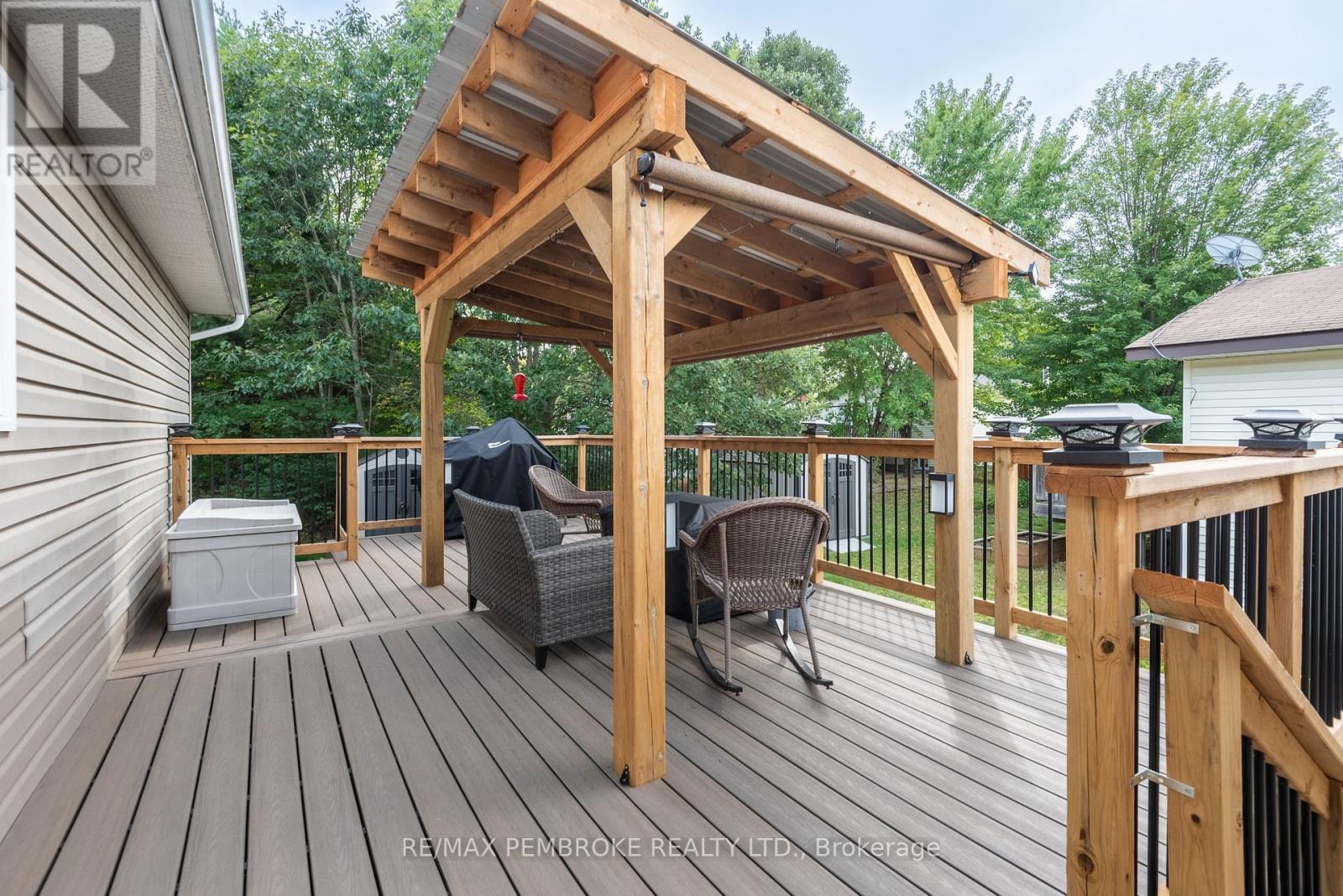 47 Mohns Avenue, Petawawa, Ontario  K8H 2H1 - Photo 8 - X12404660