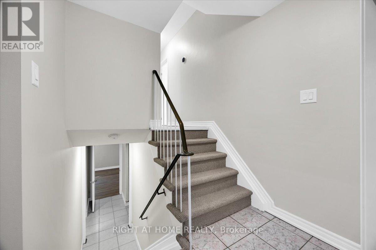 27 Villata Gardens, Toronto, Ontario  M3J 1J7 - Photo 11 - W12404541