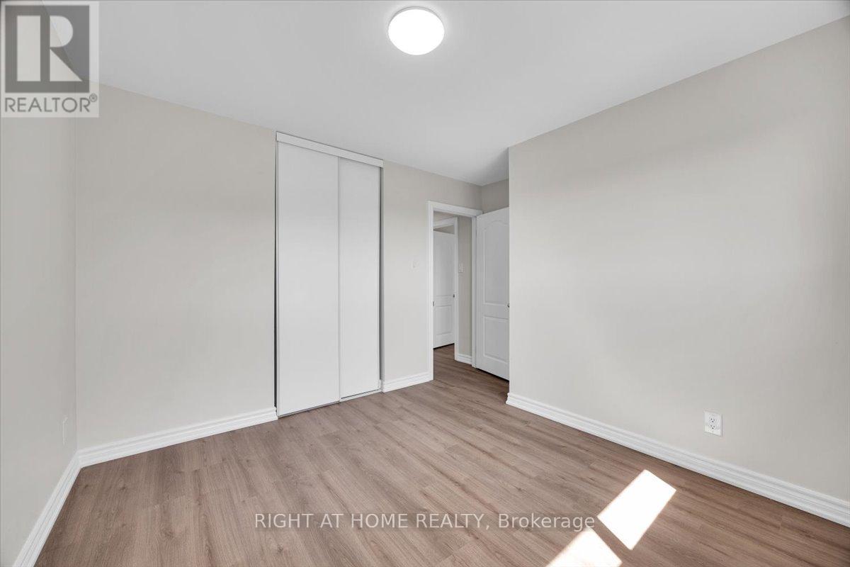 27 Villata Gardens, Toronto, Ontario  M3J 1J7 - Photo 15 - W12404541