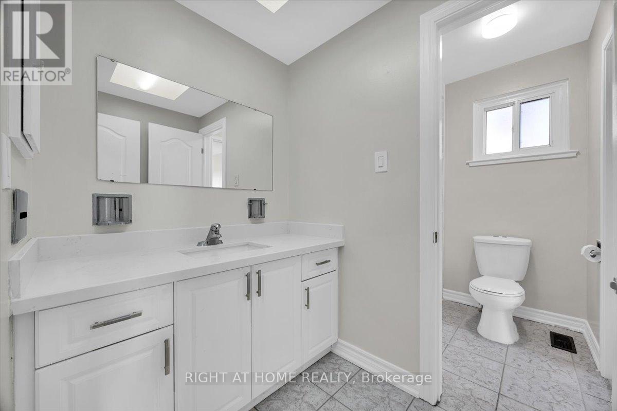 27 Villata Gardens, Toronto, Ontario  M3J 1J7 - Photo 16 - W12404541