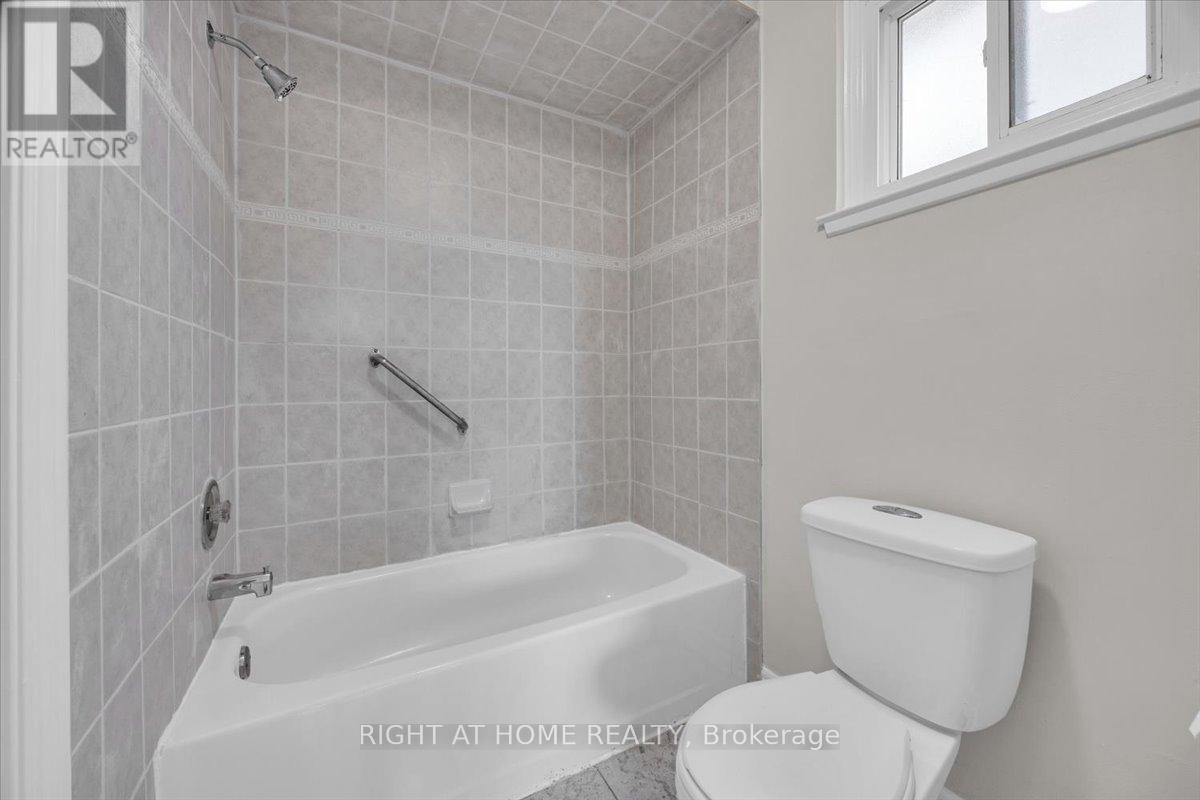 27 Villata Gardens, Toronto, Ontario  M3J 1J7 - Photo 17 - W12404541