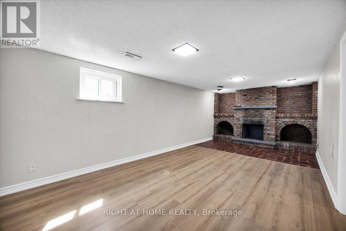 27 Villata Gardens, Toronto, Ontario  M3J 1J7 - Photo 18 - W12404541