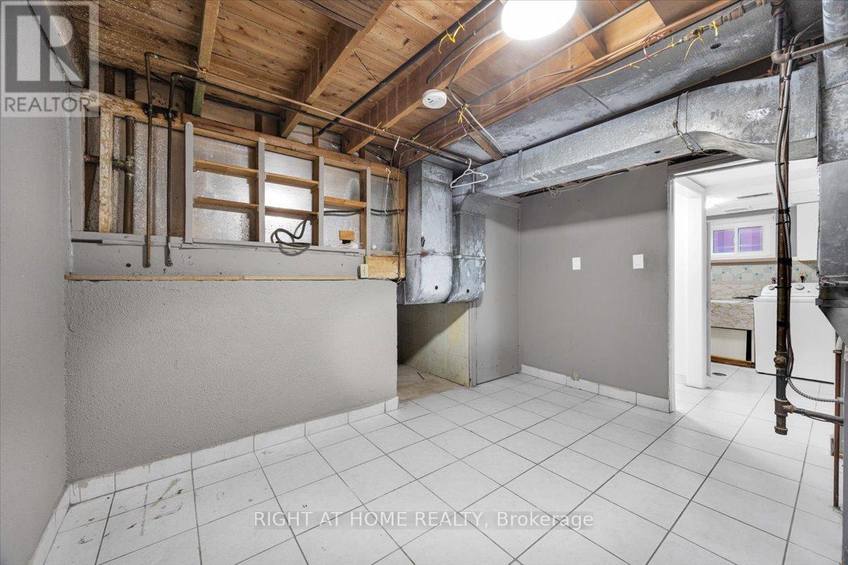 27 Villata Gardens, Toronto, Ontario  M3J 1J7 - Photo 21 - W12404541