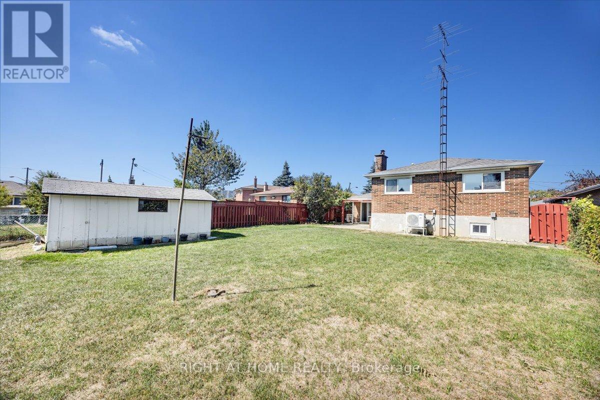 27 Villata Gardens, Toronto, Ontario  M3J 1J7 - Photo 26 - W12404541