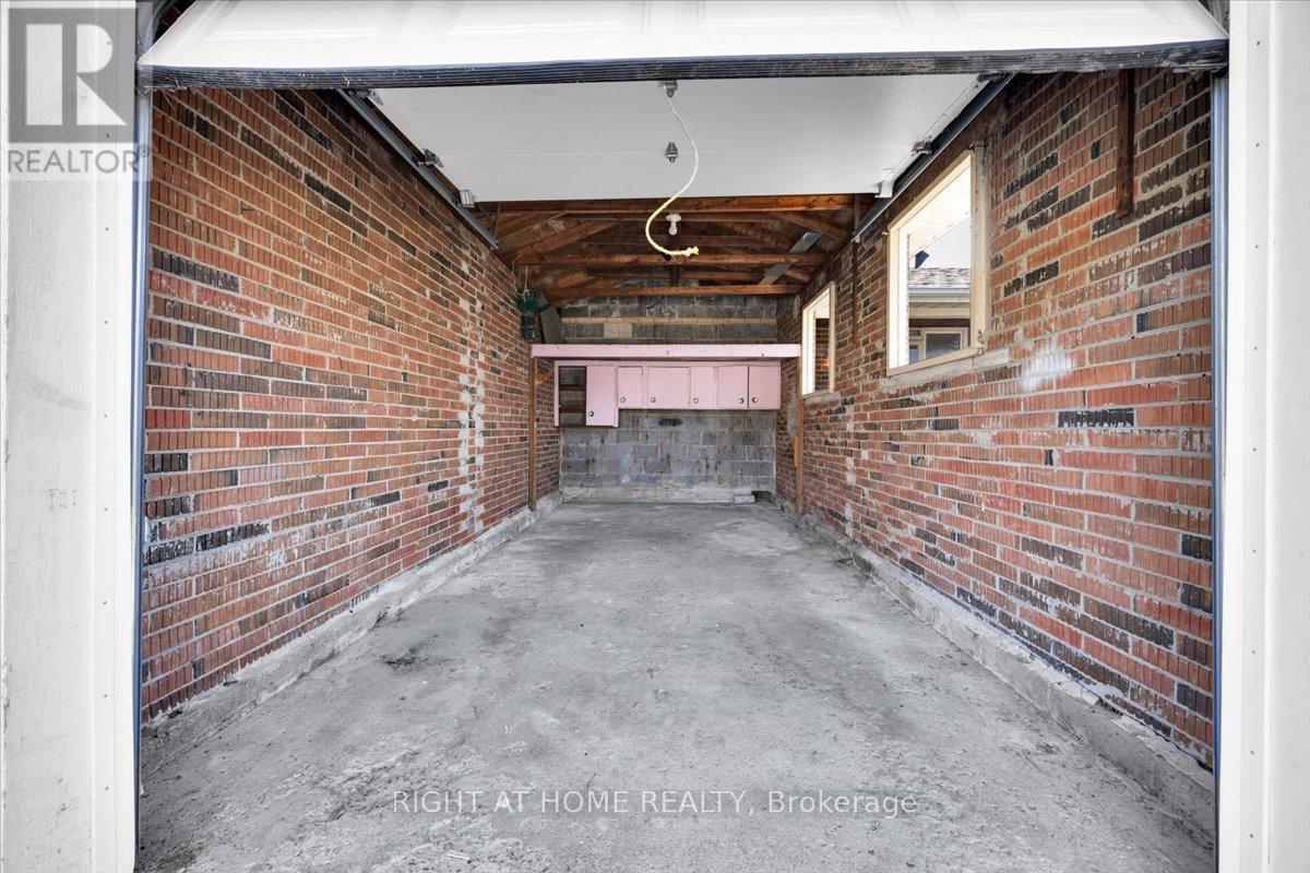 27 Villata Gardens, Toronto, Ontario  M3J 1J7 - Photo 27 - W12404541