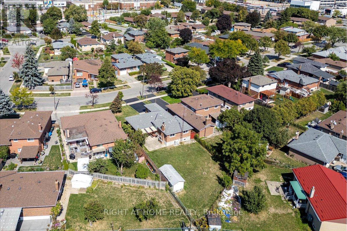 27 Villata Gardens, Toronto, Ontario  M3J 1J7 - Photo 31 - W12404541