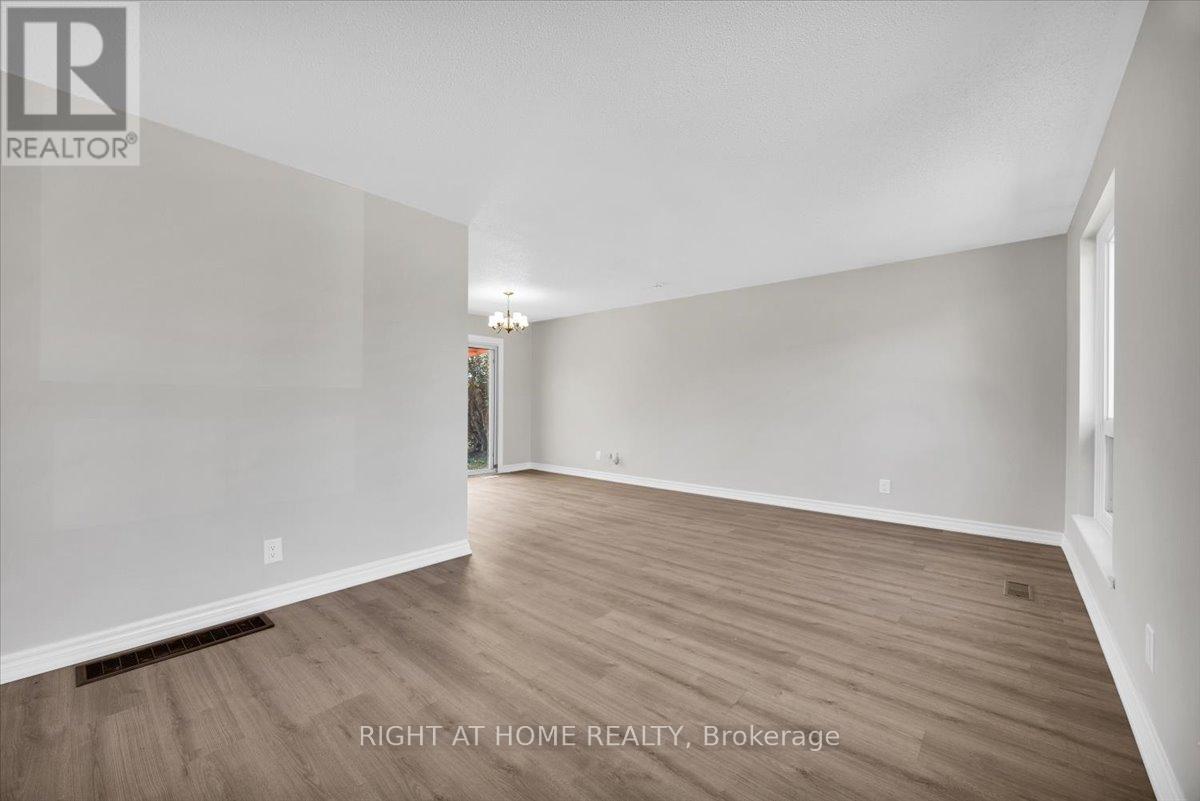 27 Villata Gardens, Toronto, Ontario  M3J 1J7 - Photo 5 - W12404541
