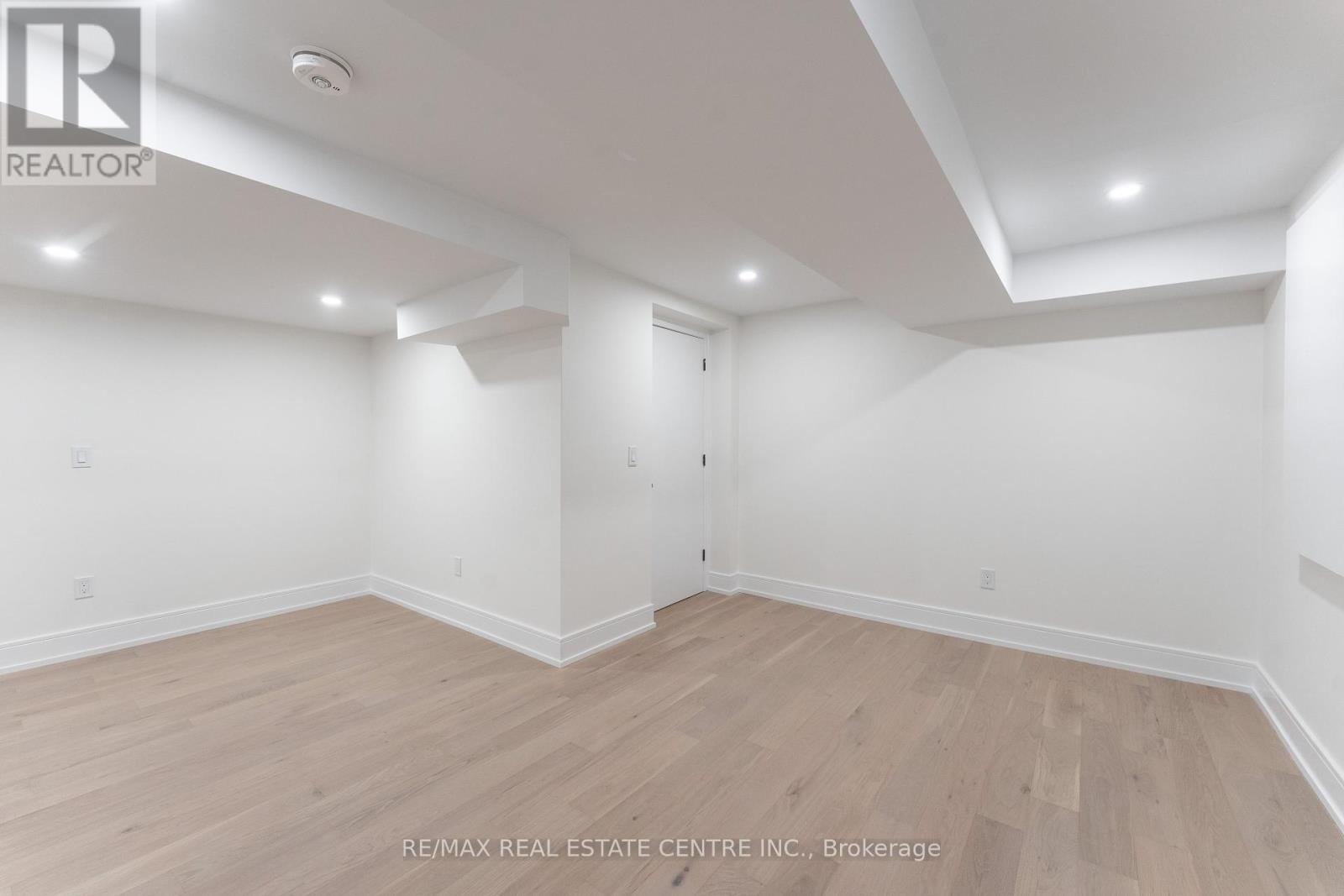 3352 Petrie Way, Oakville, Ontario  L6L 6V8 - Photo 40 - W12404542