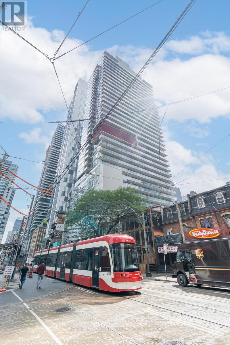 1802 - 375 King Street W, Toronto, Ontario  M5V 1K5 - Photo 1 - C12404612