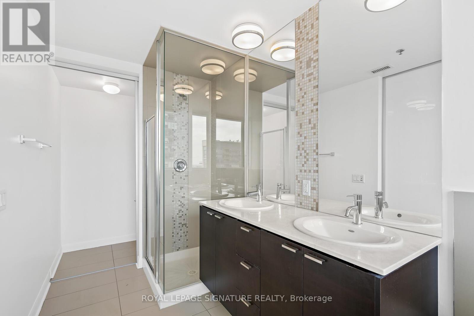 1802 - 375 King Street W, Toronto, Ontario  M5V 1K5 - Photo 15 - C12404612